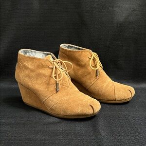Toms Suede Desert Wedge Lace Up Ankle Booties